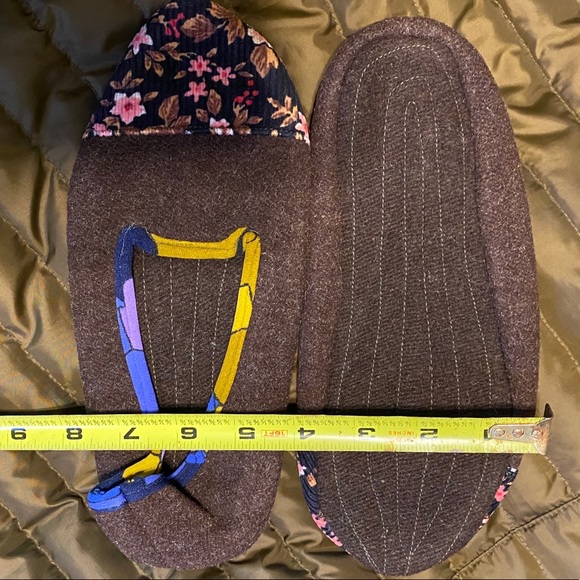 Brand new unique hand made Bulgarian slippers - Picture 5 of 5